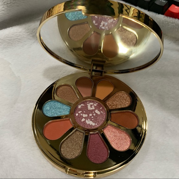 Blue Glitter Snow Globe Circle Eyeshadow Palette with 11 Colors - NIB - Picture 3 of 16